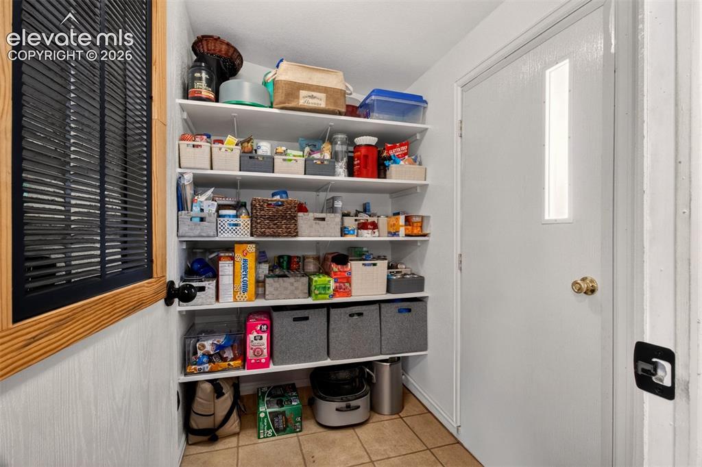 Image 14 of 50: Kitchen