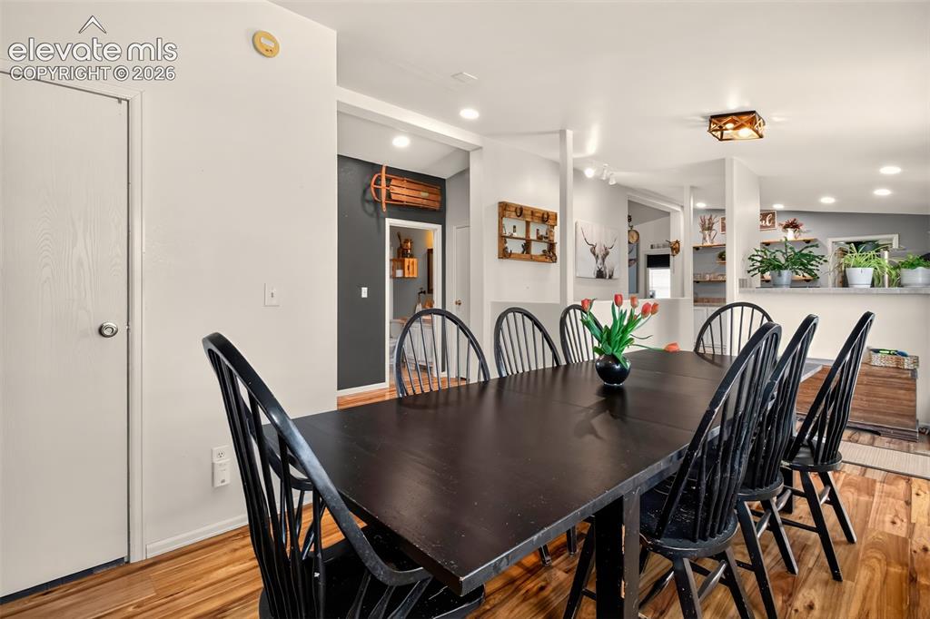 Image 20 of 50: Dining Area