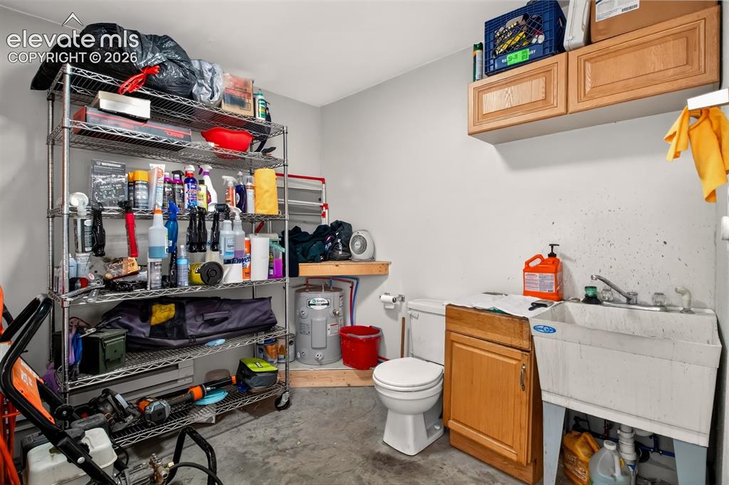 Image 40 of 50: Basement Bathroom