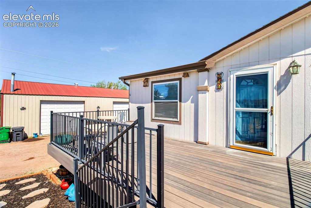 Image 9 of 50: Deck