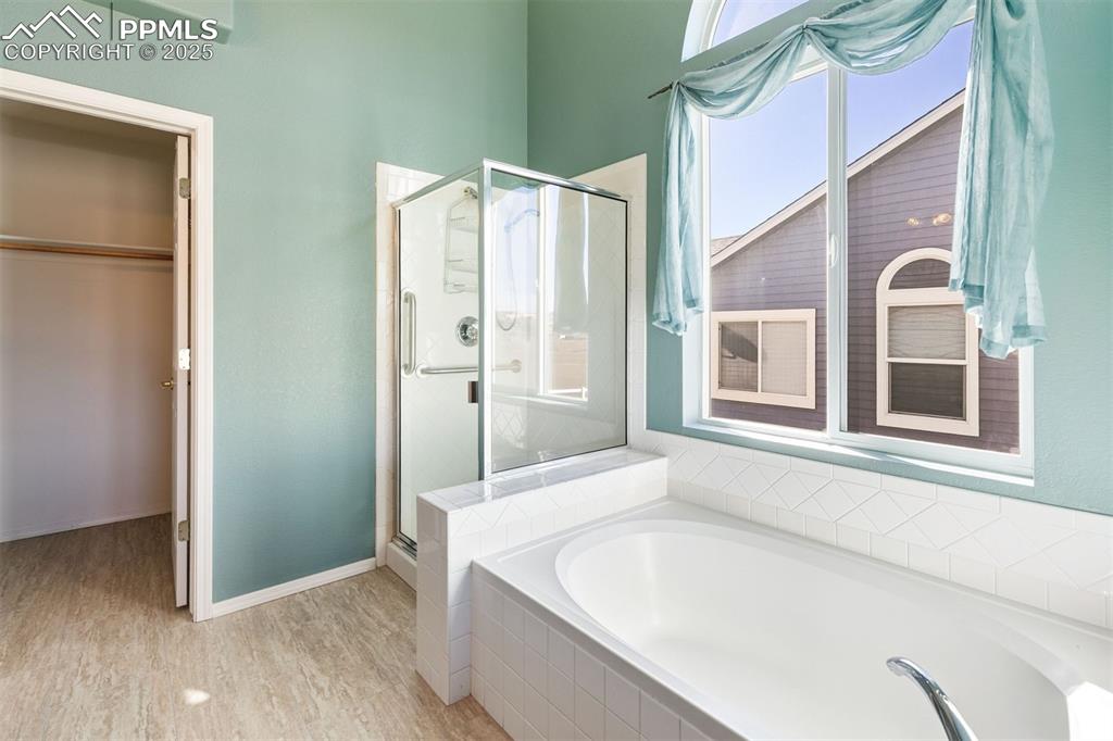 Image 12 of 41: Bathroom