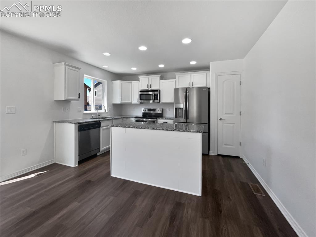 Image 9 of 23: Kitchen