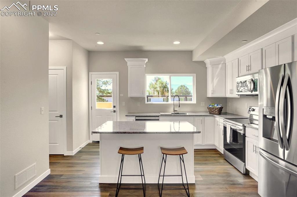 Listing 8688282, Image 8 of 49
