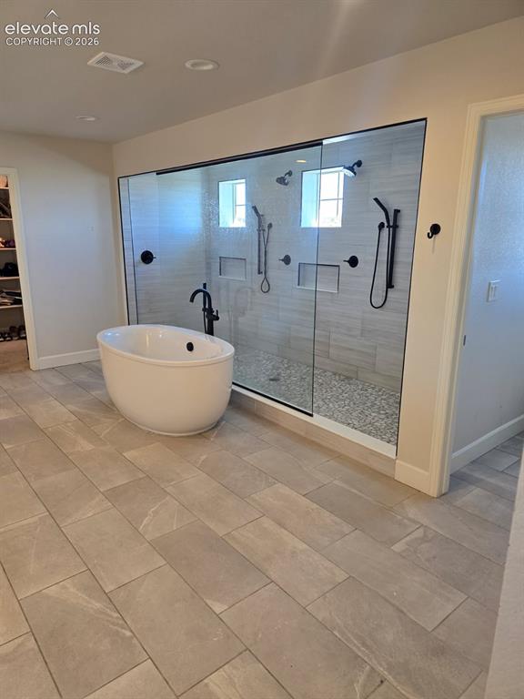 Image 4 of 4: Bathroom