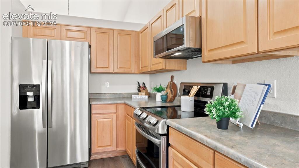 Image 29 of 46: The well-appointed Kitchen offers oak cabinetry, ample counter space, a pan