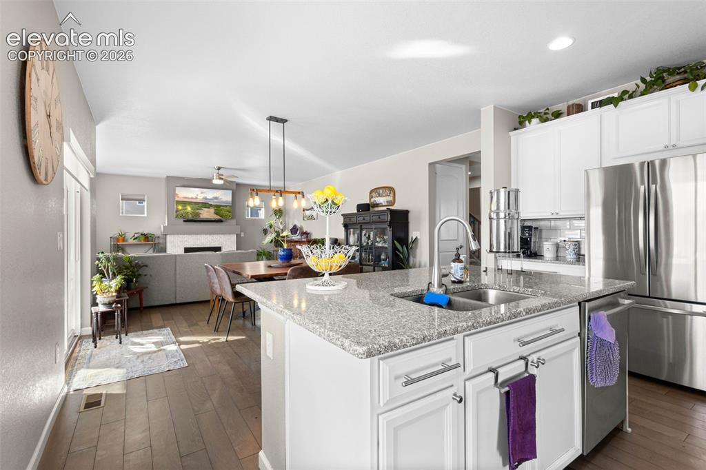 Image 13 of 48: Kitchen