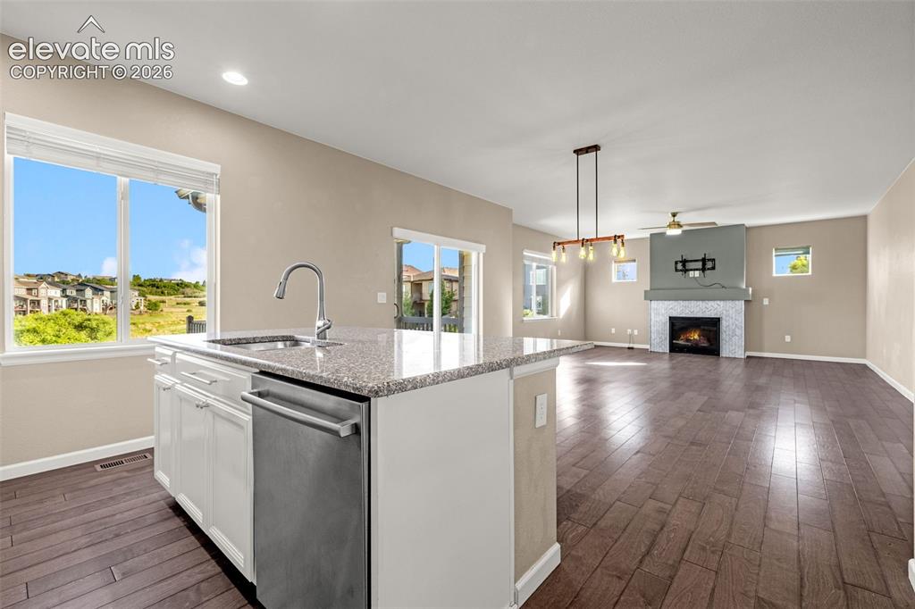 Image 16 of 48: Kitchen