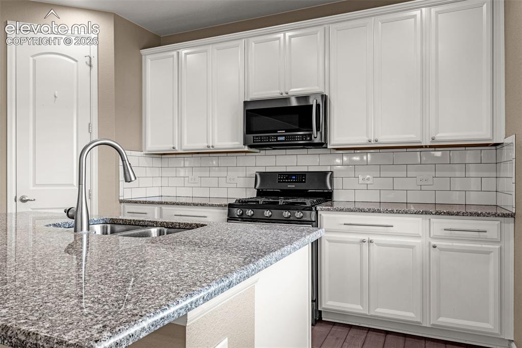 Image 17 of 48: Kitchen
