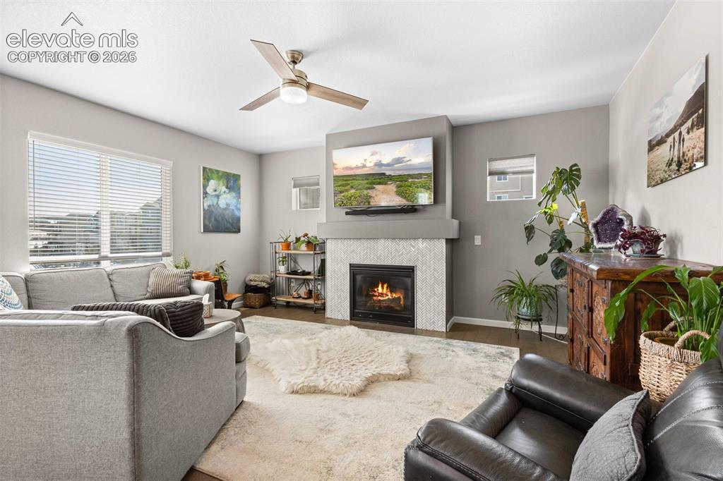 Image 19 of 48: Living Room