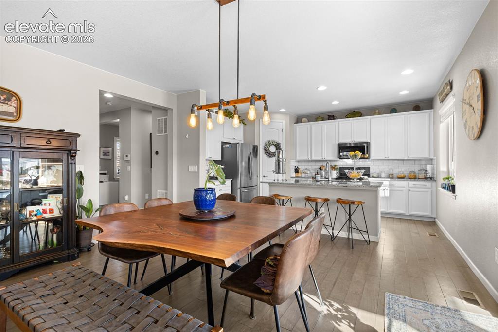 Image 21 of 48: Dining Area