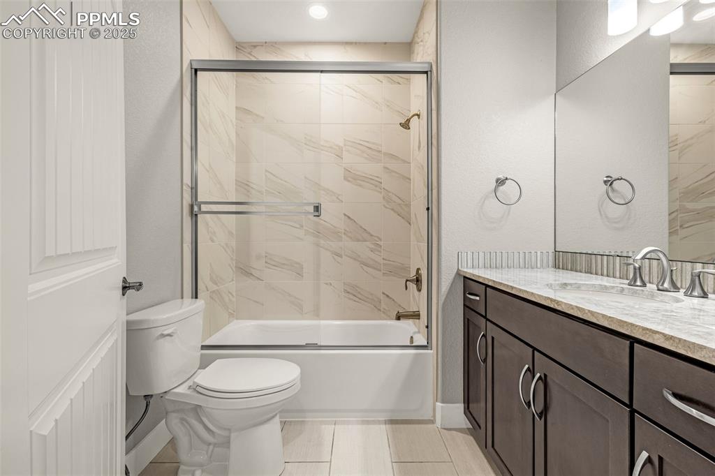 Image 13 of 42: Bathroom