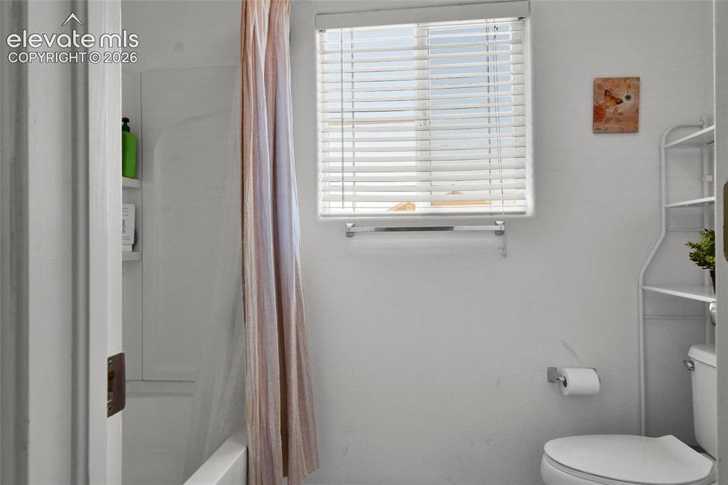 Image 13 of 22: Primary bathroom