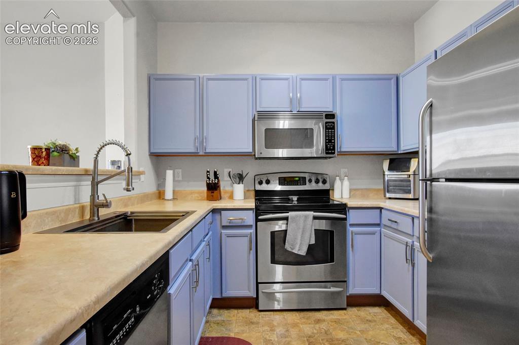 Image 3 of 22: Kitchen