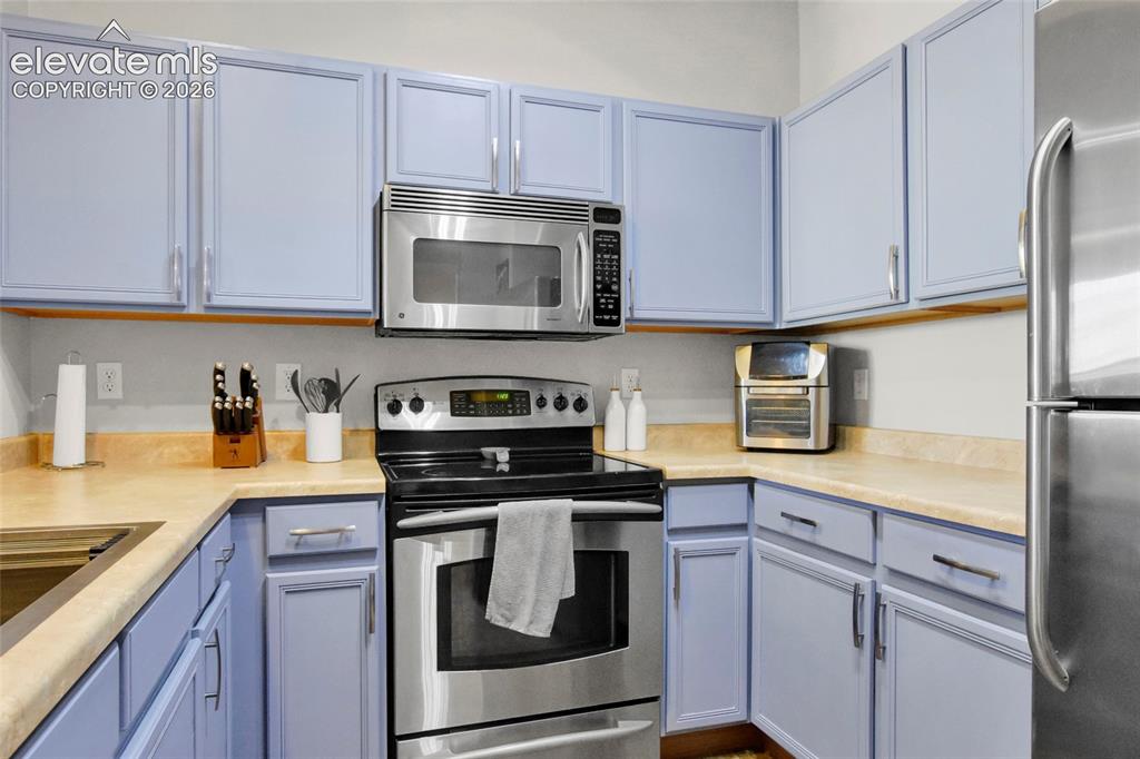 Image 4 of 22: Kitchen