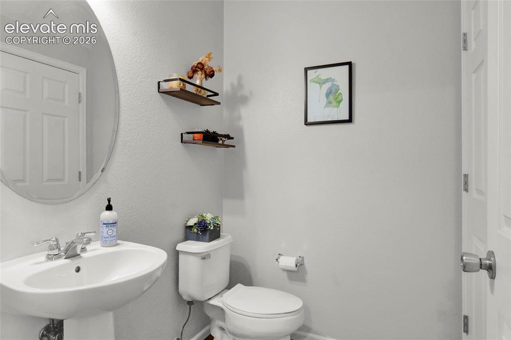 Image 7 of 22: Guest bathroom