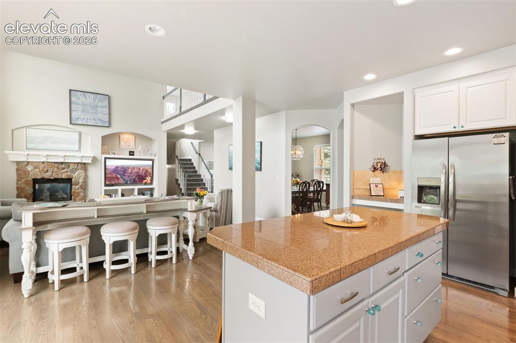 Image 10 of 50: Kitchen