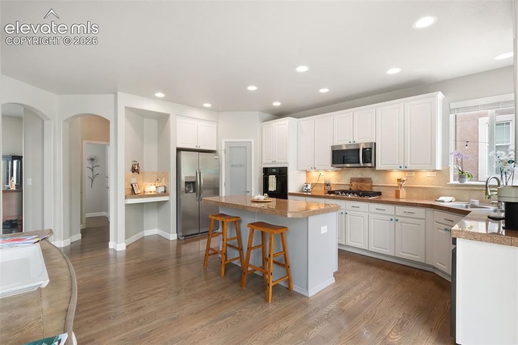 Image 12 of 50: Kitchen