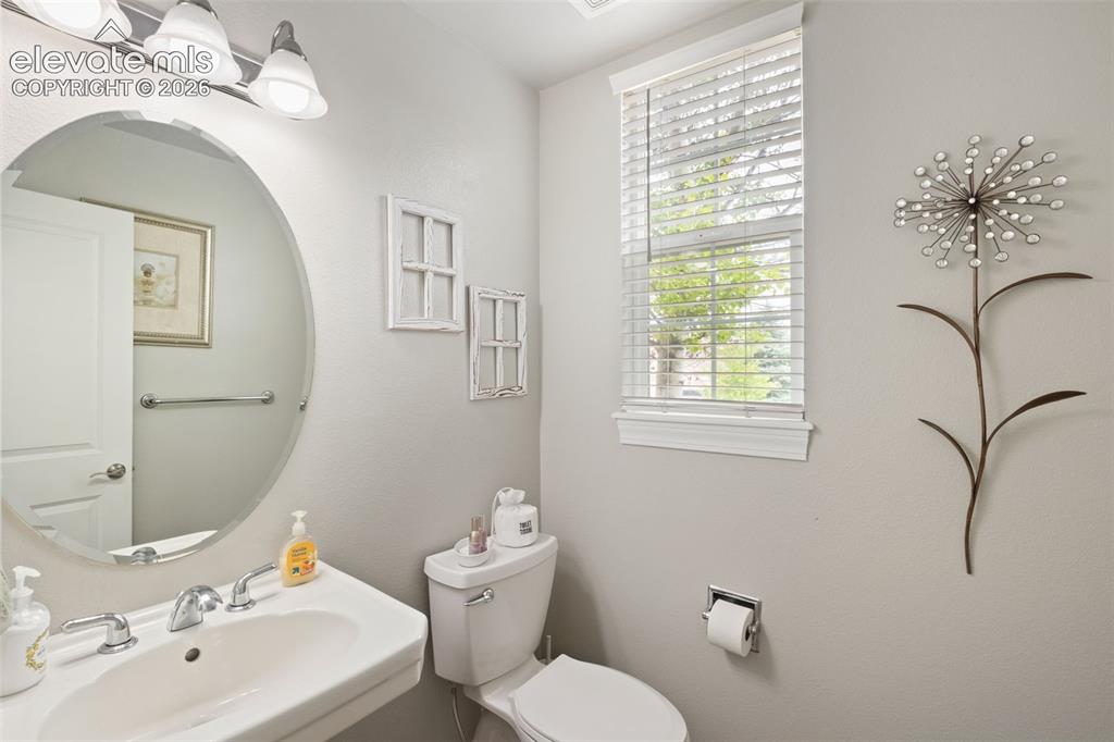 Image 16 of 50: Bathroom