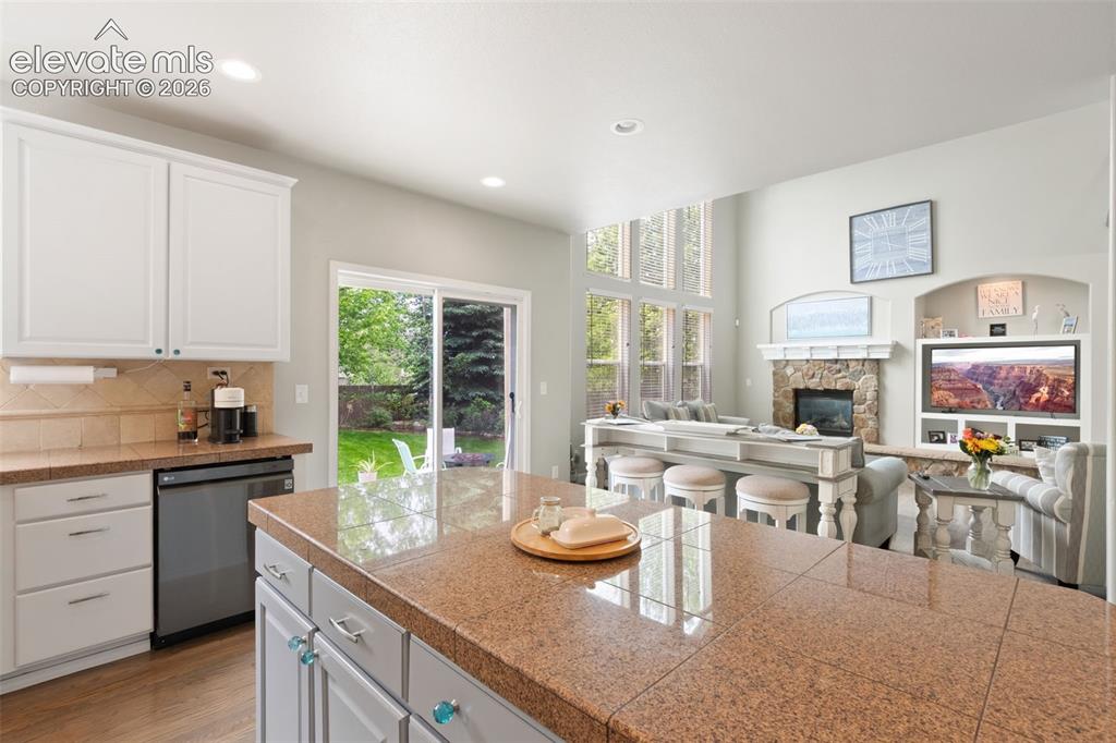 Image 9 of 50: Kitchen