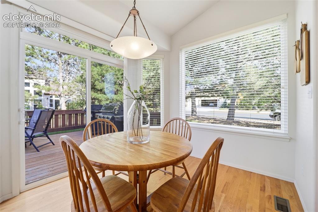 Image 16 of 50: Dining Area