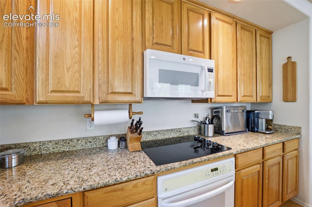 Image 17 of 50: Kitchen