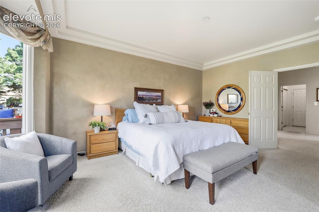 Image 19 of 50: Bedroom