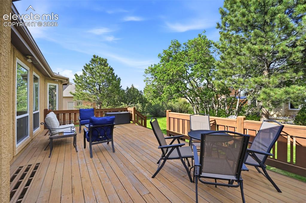 Image 44 of 50: Deck