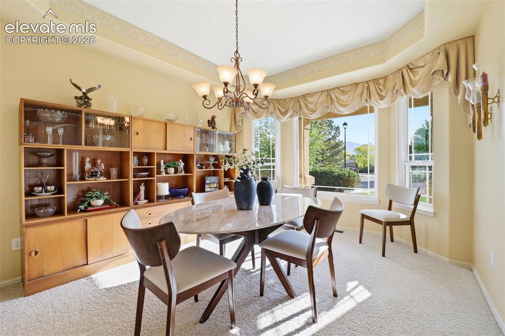 Image 8 of 50: Dining Area