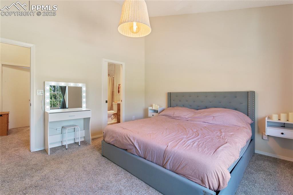 Image 14 of 28: Bedroom