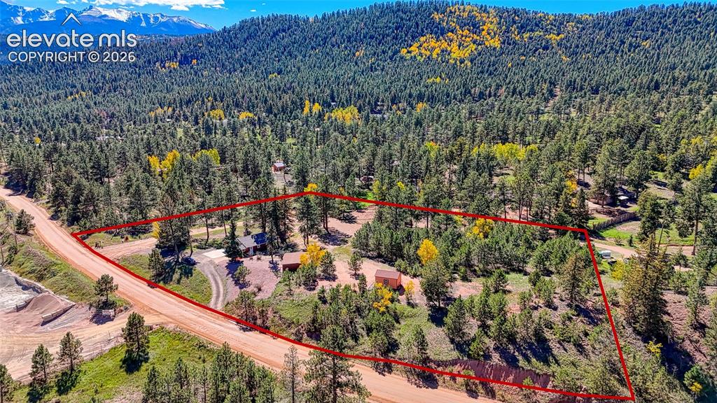 Image 3 of 46: Property lines are approximate and not a survey