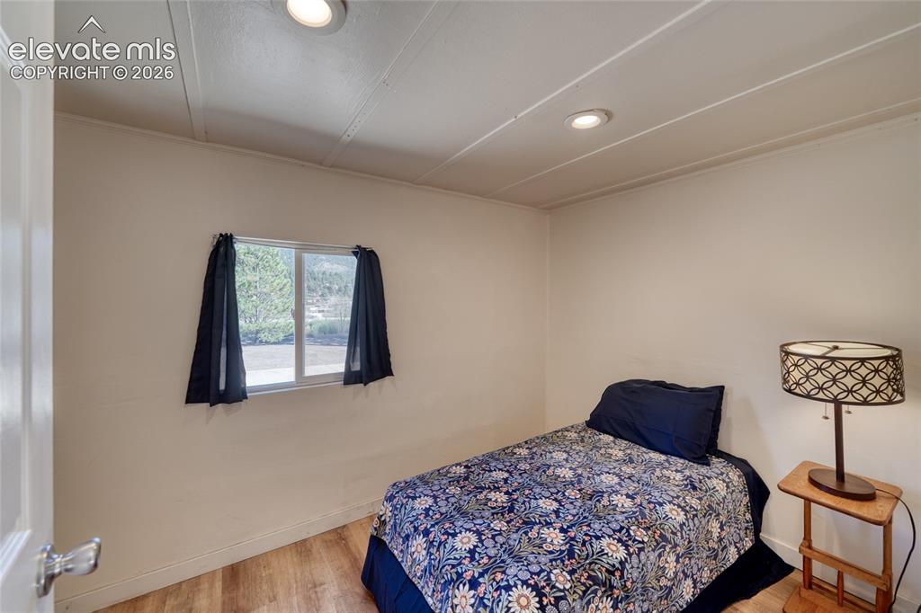 Image 31 of 46: Bedroom