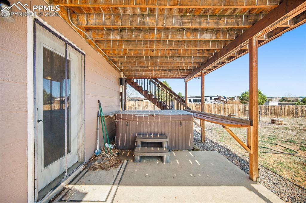 Image 31 of 40: Walk out from kitchen