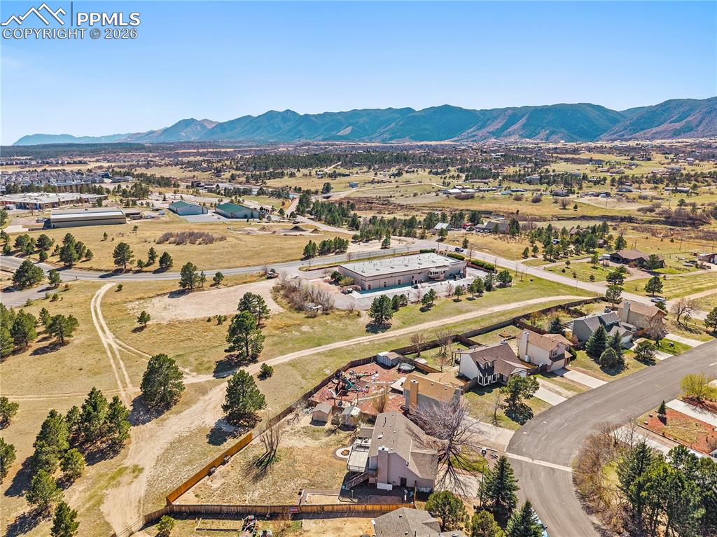 Image 37 of 40: No rear neighbors!