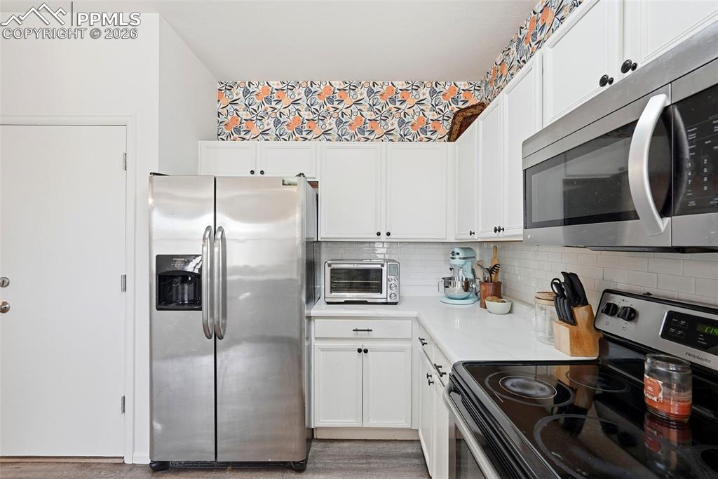 Image 17 of 43: Kitchen