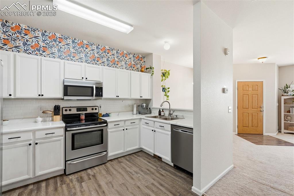 Image 18 of 43: Kitchen