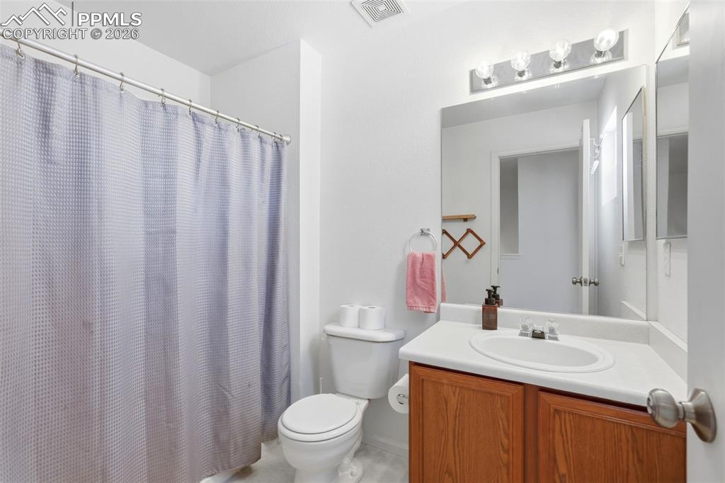 Image 36 of 43: Bathroom