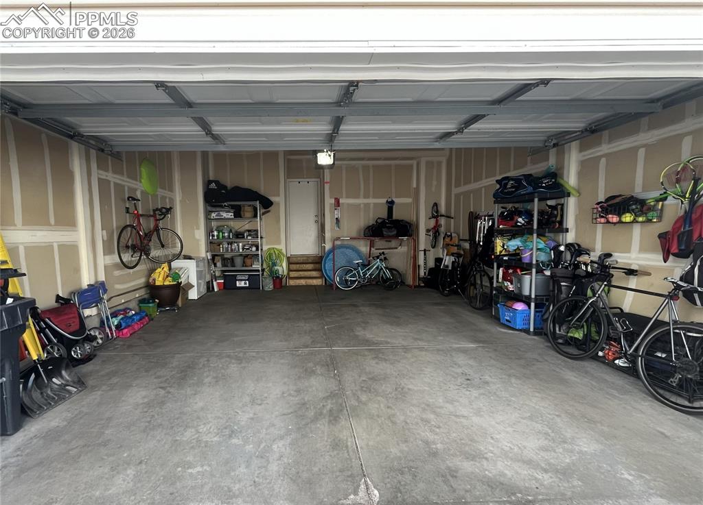 Image 39 of 43: Garage