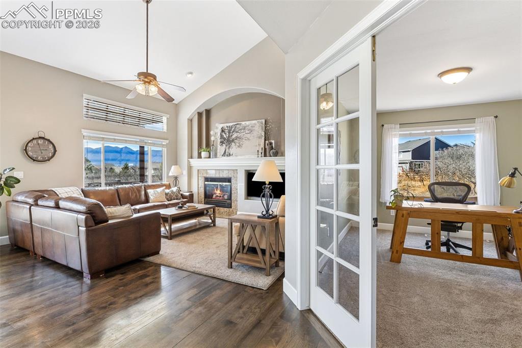 Image 11 of 48: Dining Room