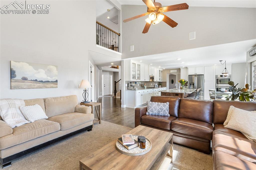 Image 14 of 48: Great Room