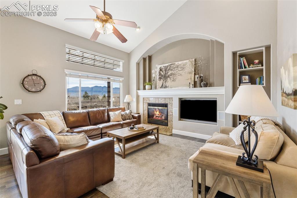 Image 15 of 48: Great Room