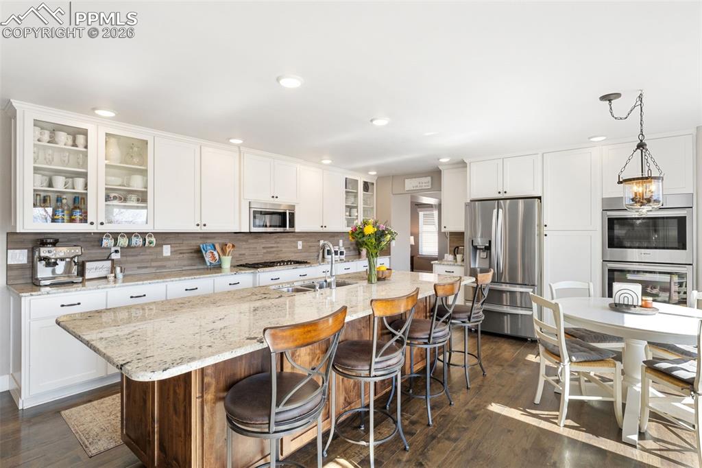 Image 17 of 48: Kitchen