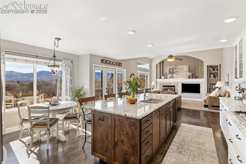 Image 18 of 48: Kitchen