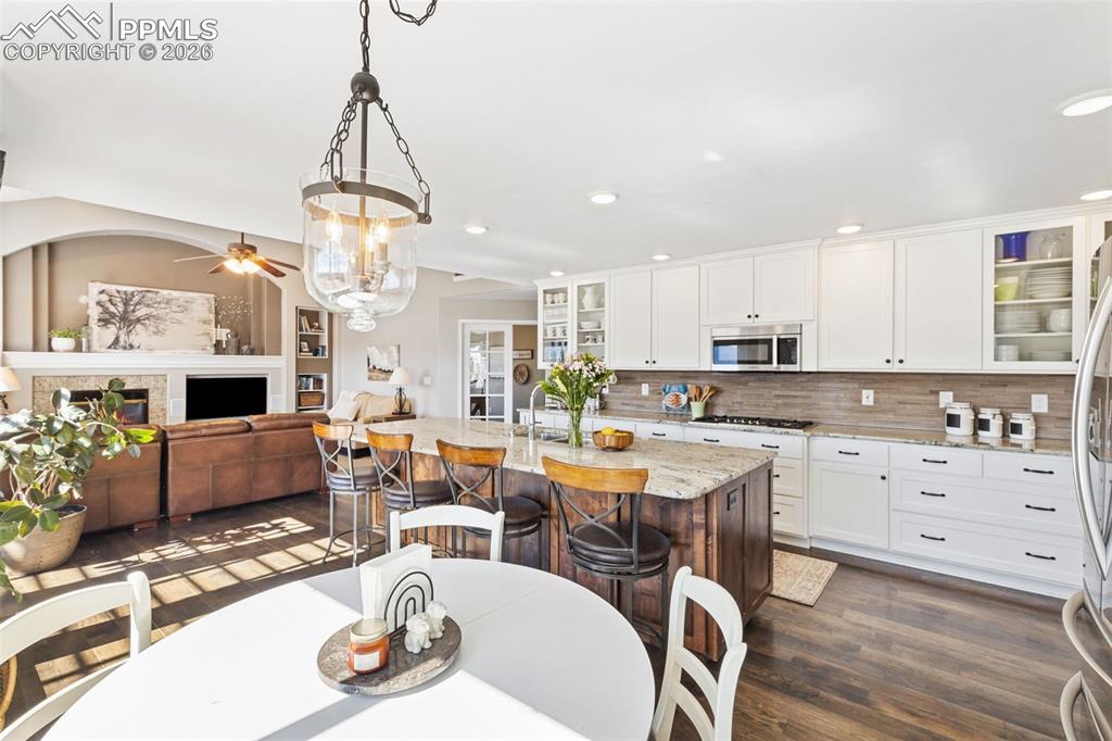 Image 19 of 48: Kitchen