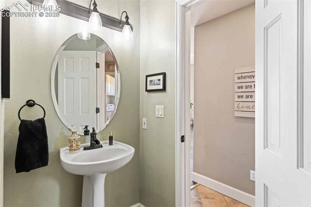 Image 20 of 48: Dining Area