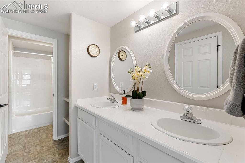 Image 31 of 48: Bedroom