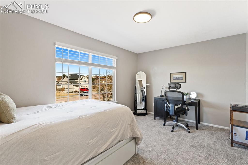 Image 32 of 48: Bathroom