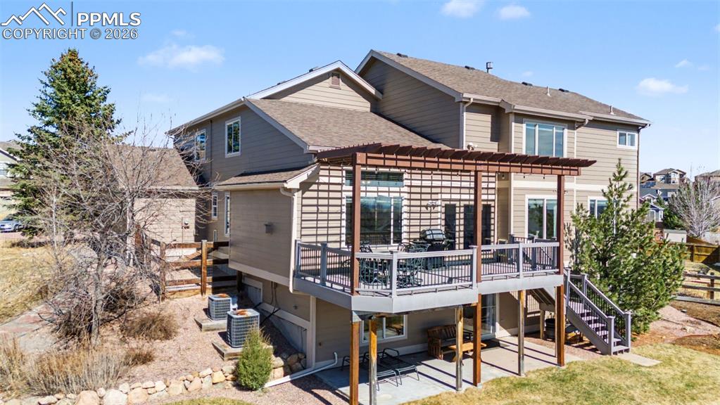 Image 46 of 48: Back of Structure