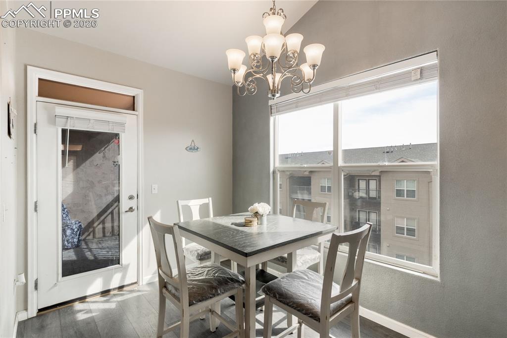 Image 11 of 35: Dining Area