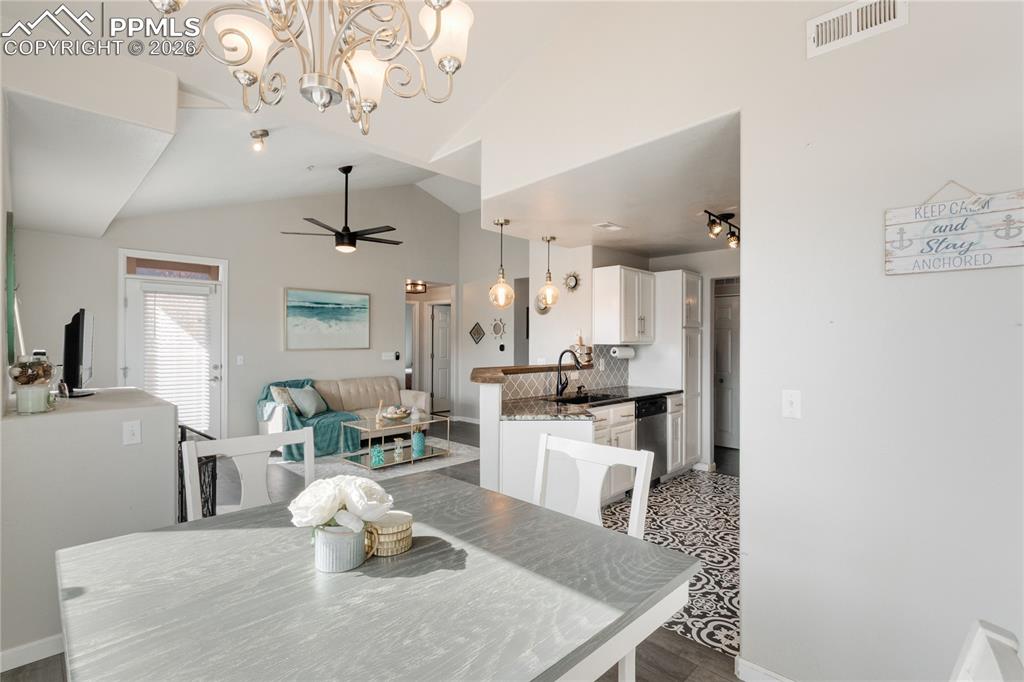 Image 13 of 35: Dining Area