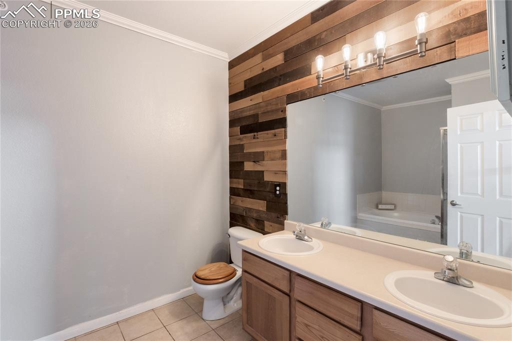 Image 25 of 35: Master Bathroom